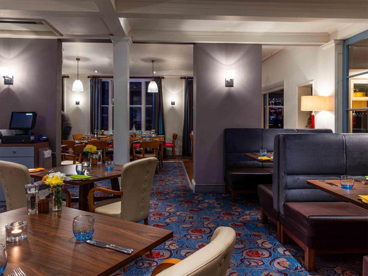 The White Lion Hotel Алдебург Екстериор снимка